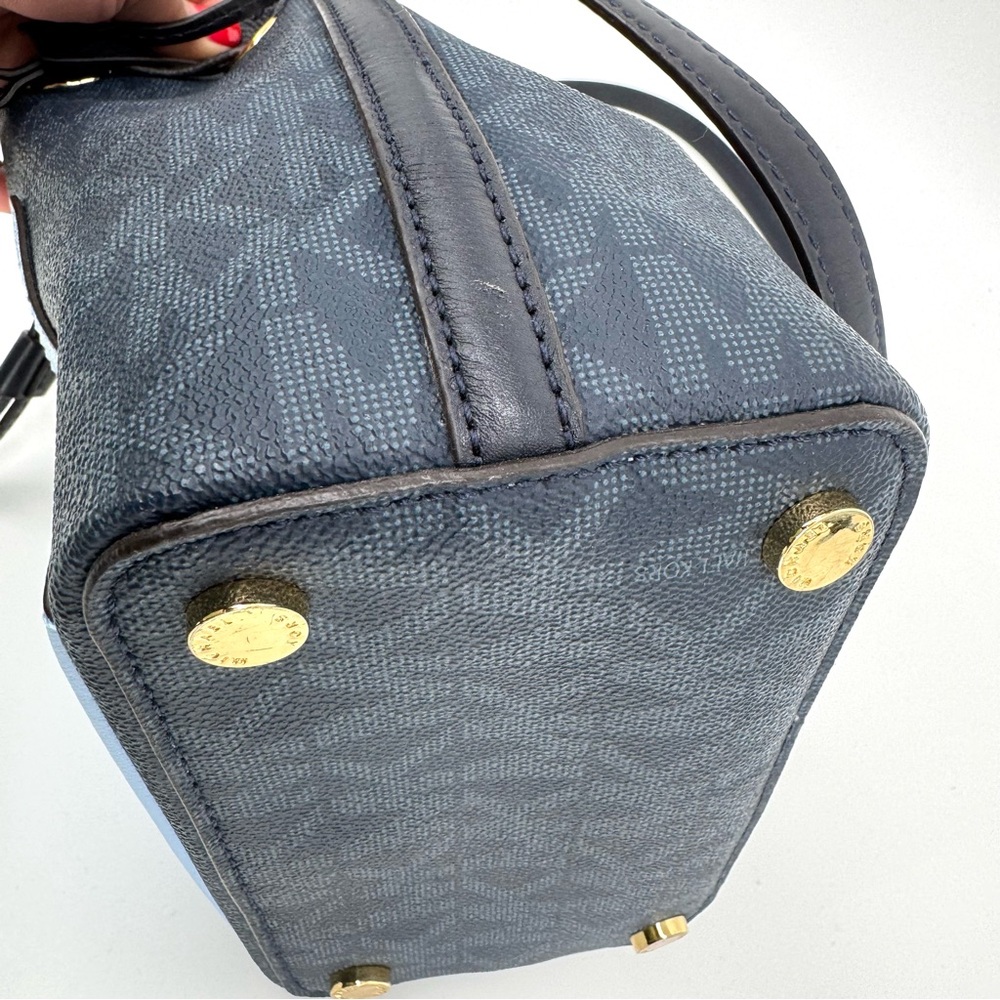Michael Kors Greenwich Small Bucket Bag Crossbody Handbag In Blue EUC $298 - Picture 9 of 12